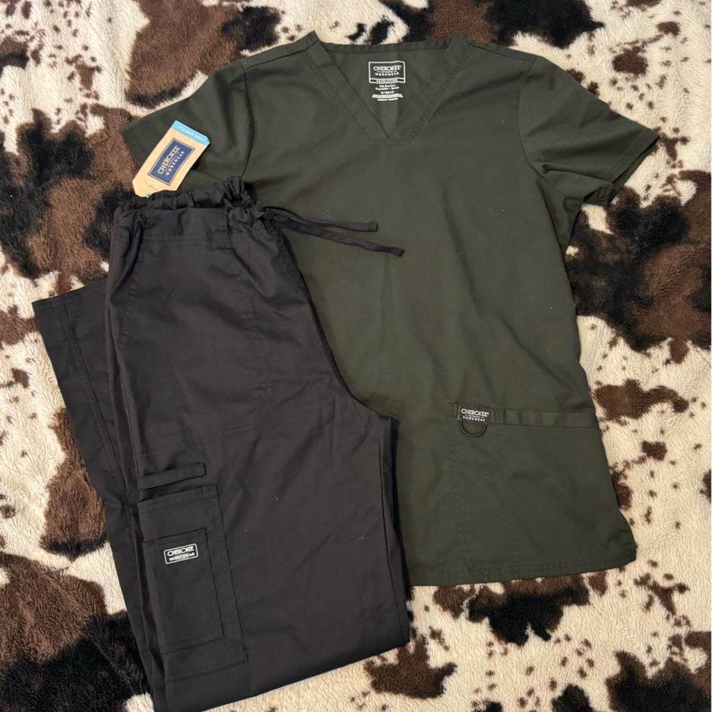 Military green and black Cherokee scrub set Small